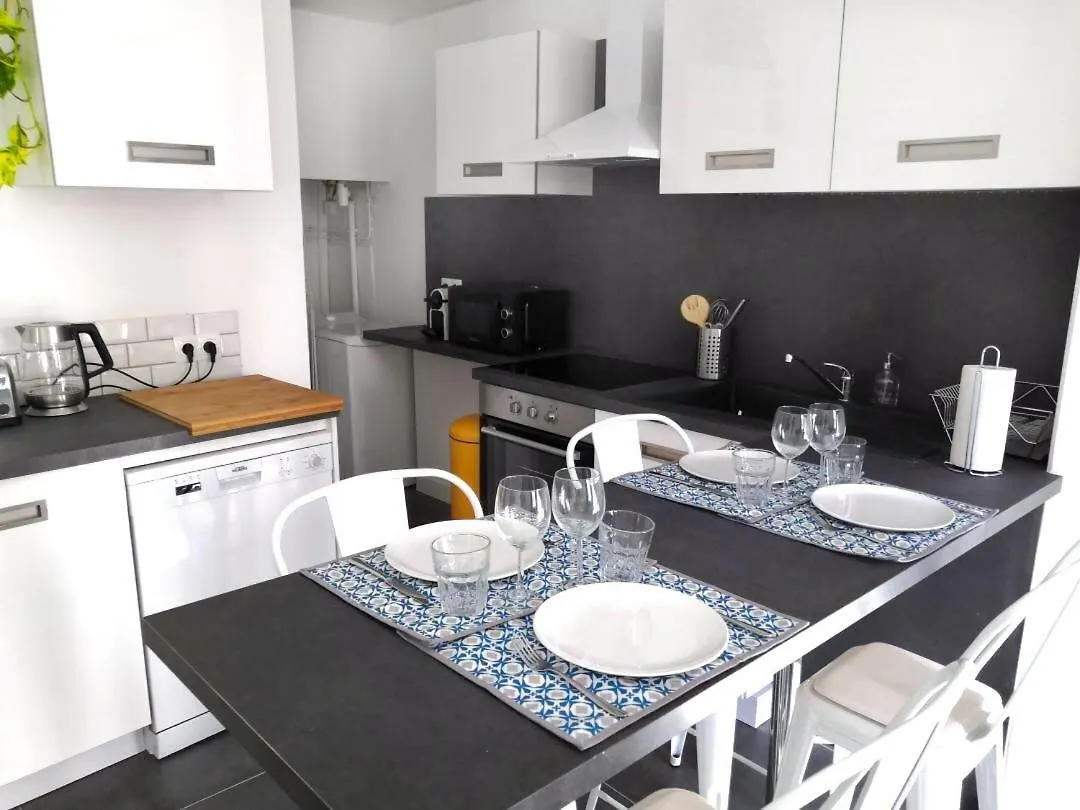 Beautifully Bright Apartment In Old Town Saint-Tropez