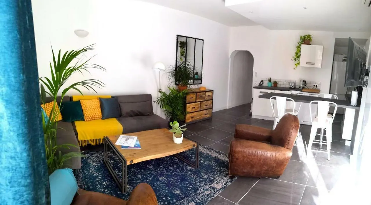 Beautifully Bright Apartment In Old Town Saint-Tropez